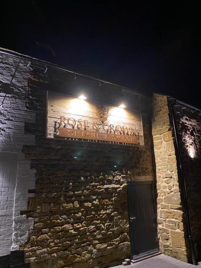 莱切斯特 The Rose And Crown酒店 外观 照片